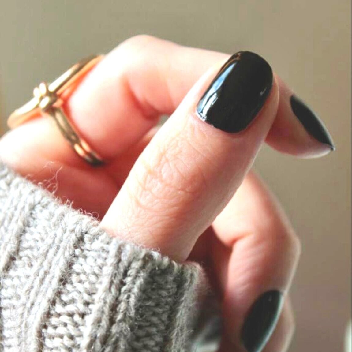 Pivolea - I'm Unstoppable - BLACK nail polish