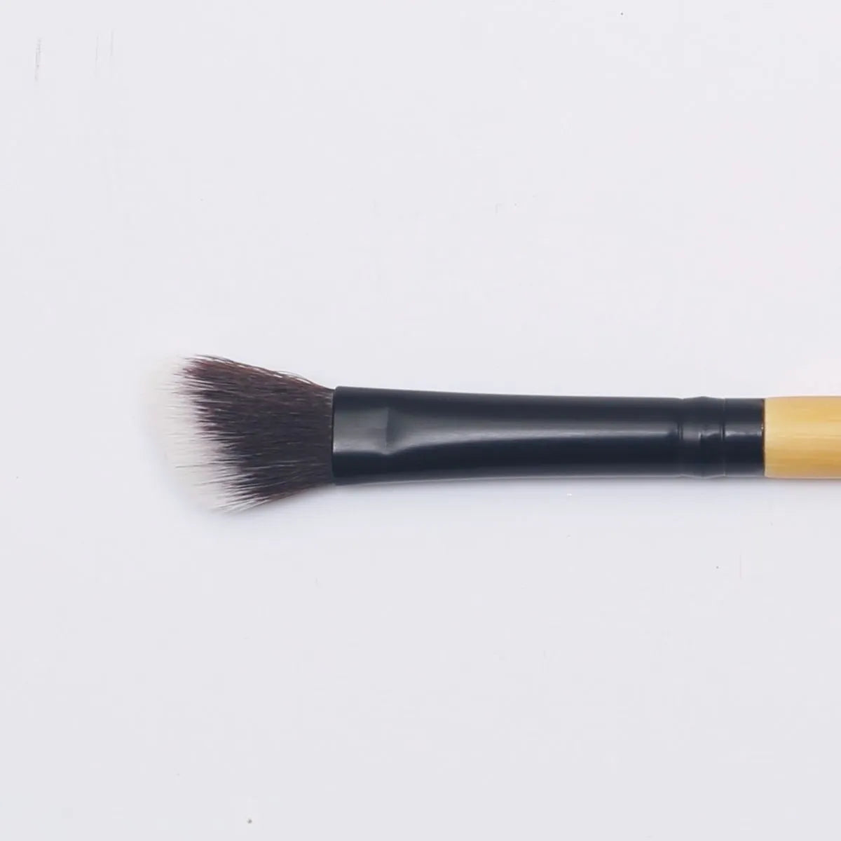 Flawless angled blending brush